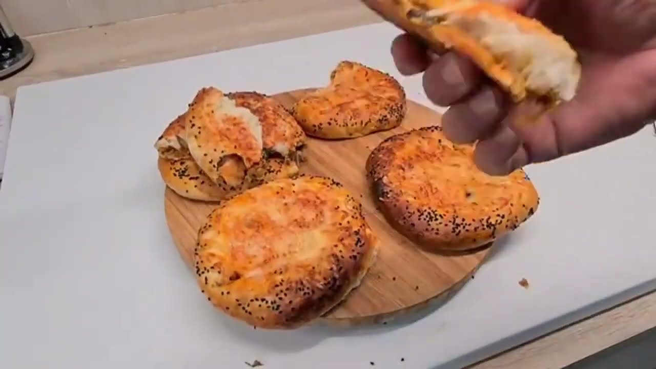 Pains farcis aux oignons et fromage ✔