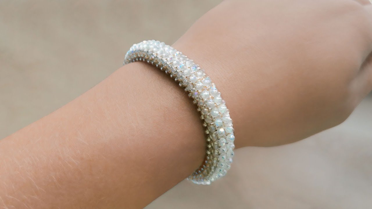 Easy to make beaded bracelet with crystals and seed beads