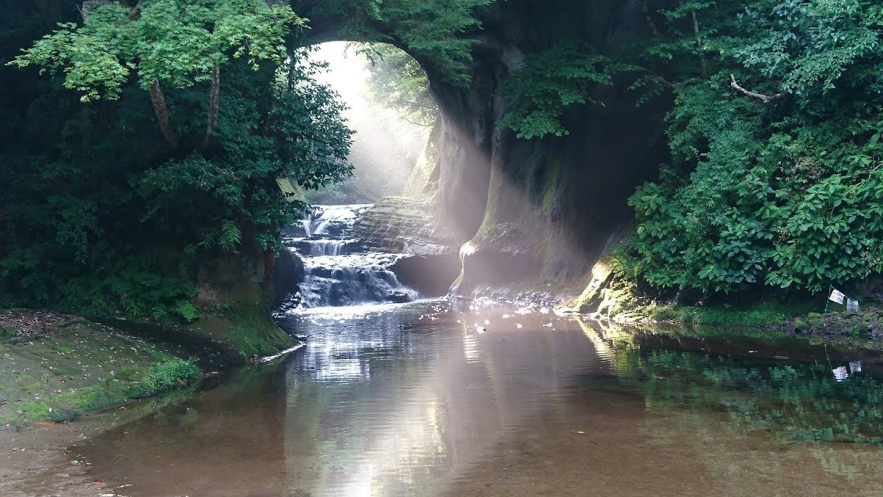 東京秘境濃溝の滝・亀岩の洞窟