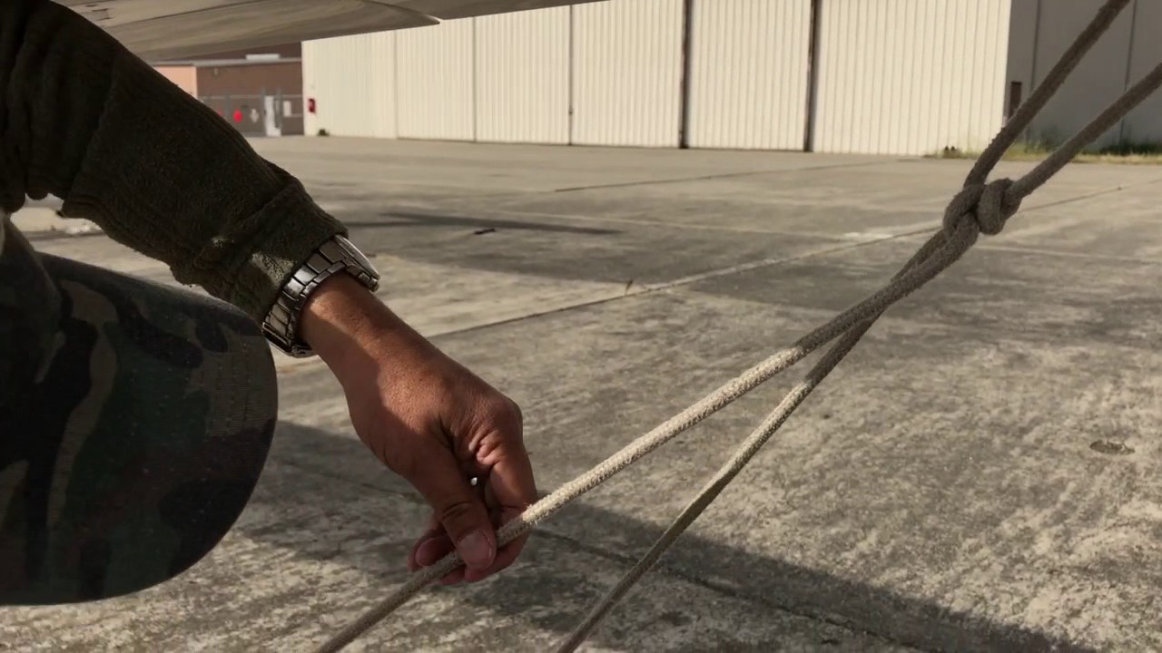 Midshipman's Hitch for Glider Tiedowns