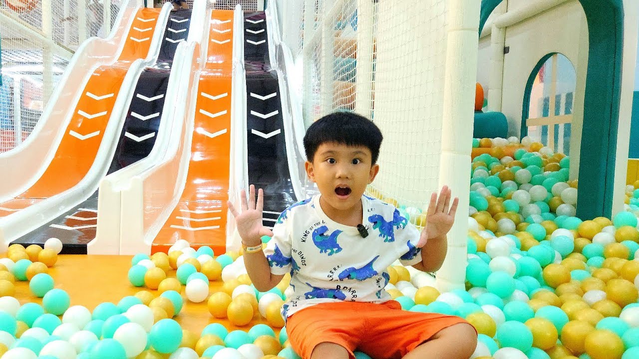 Main di Playground || Main Perosotan Tinggi, Seluncuran Ban, Mandi Bola, Trampolin, Pasir dll