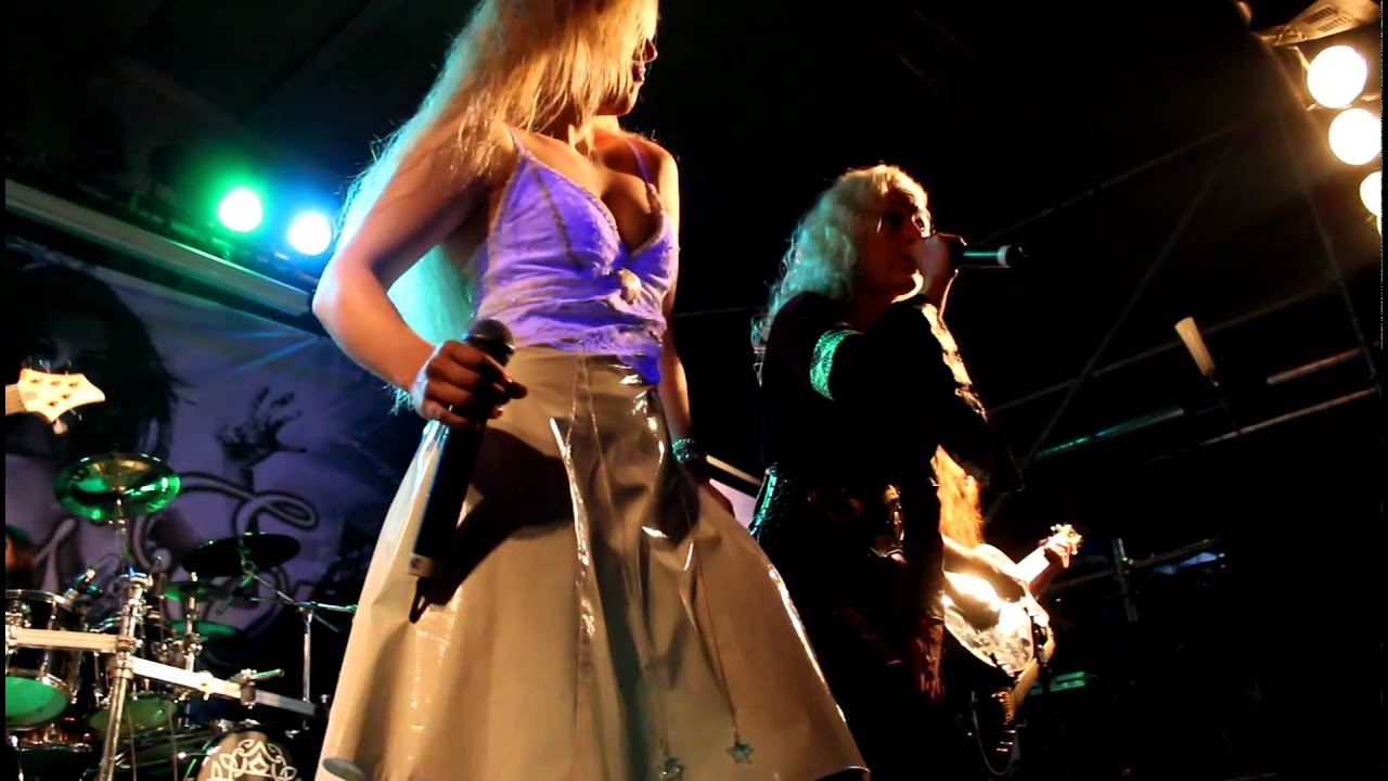 Leaves' Eyes - Kråkevisa - feat. Carmen Elise -  LIVE @ Sottotetto - Bologna 2011