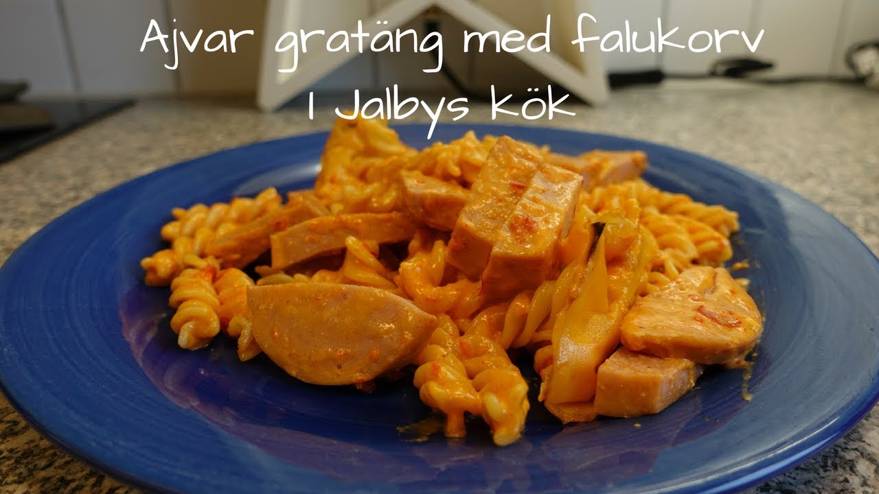 Ajvar grat&auml;ng med falukorv i Jalbys k&ouml;k