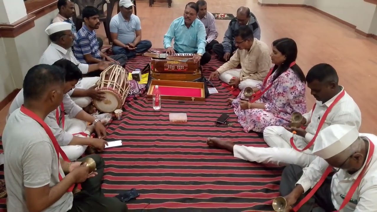 ज्ञानेश्वराच्या समाधी मधुनी निघती मंजुळ स्वर......