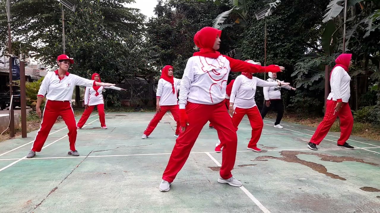 Senam pendinginan SLJS (Senam Lansia Jantung Sehat) 