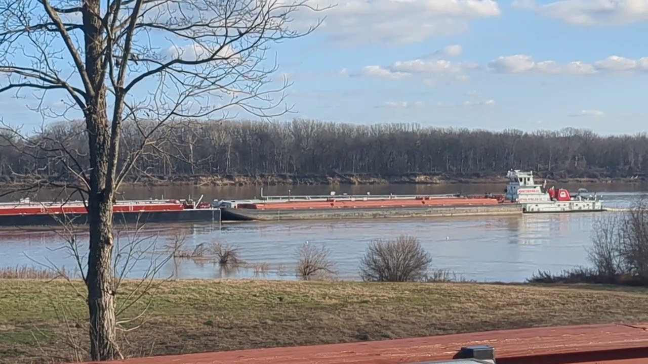 Barge in Hamletsburg, IL Pt. 1