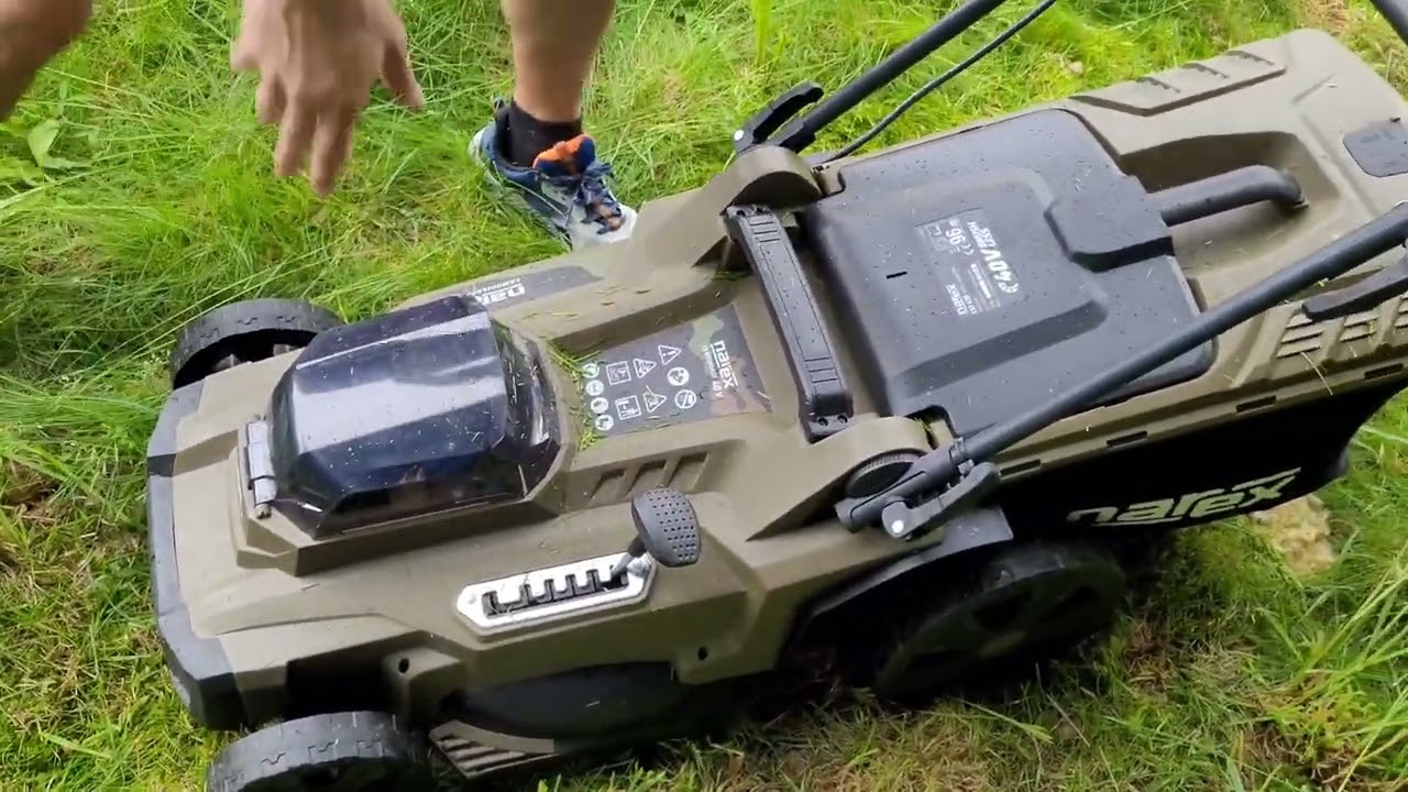 Aku sekačka na tr&aacute;vu 2x20V Narex Camouflage CST 430 4BN