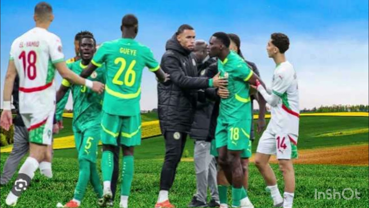Les supporters marocains agressent le gardien sénégalais à cause d'une serviette😱😂
