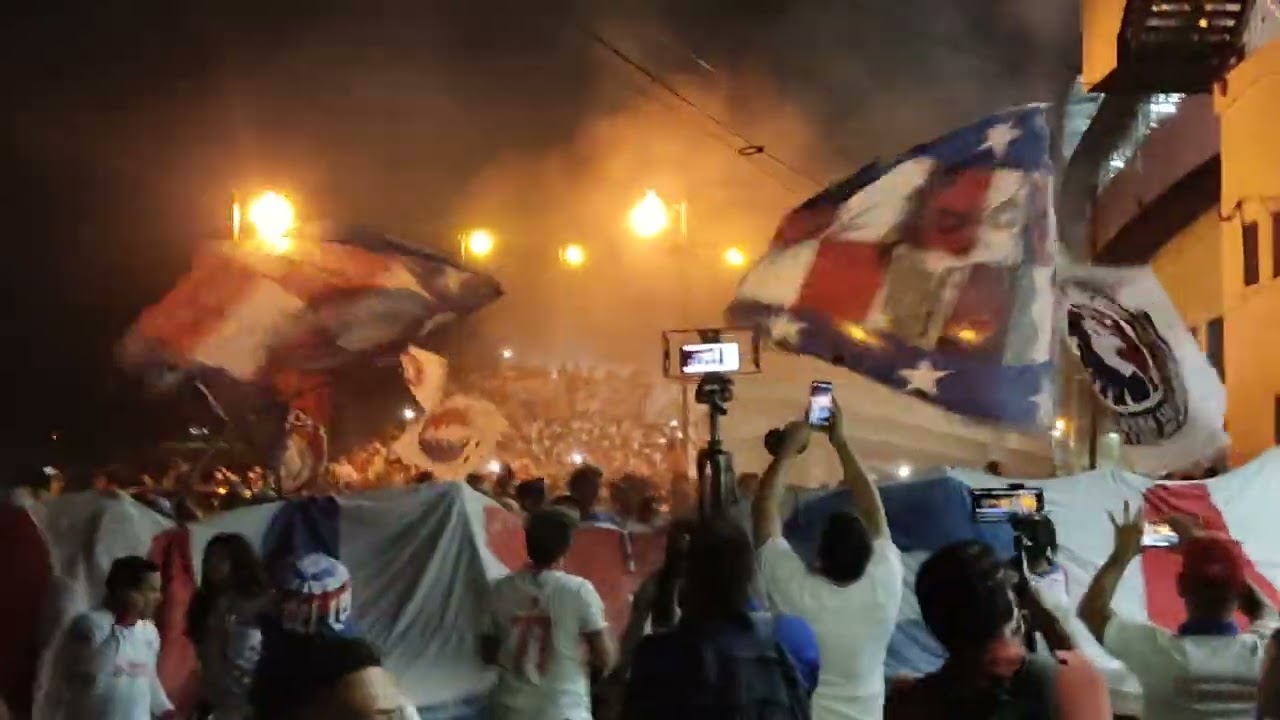 Caminata de la UltraFiel llegando al Nacional!🦁🦁