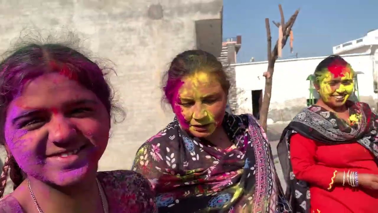 ਅੱਜ ਖੇਡੇ ਹੋਲੀ 