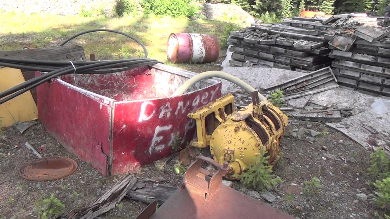Tillicum mine Part 1. Electric mule, ore cart train and a mucker!!!!!