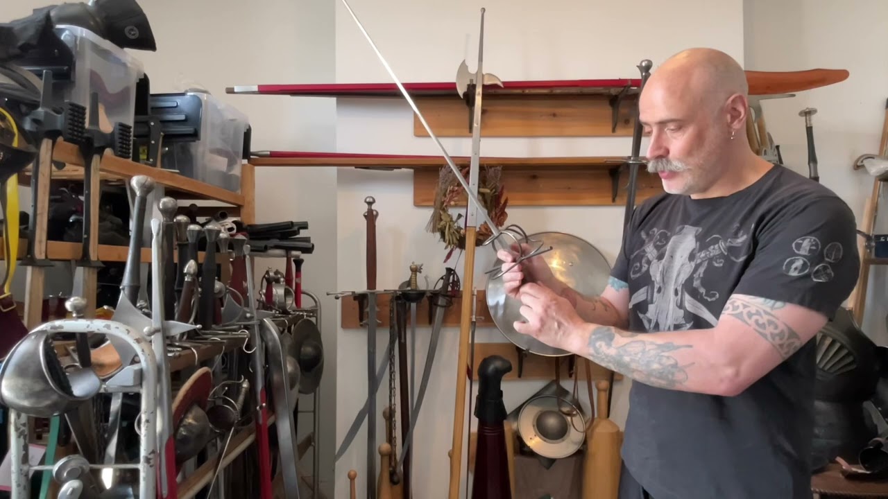 Girard Thibault Rapier, Gripping the sword.