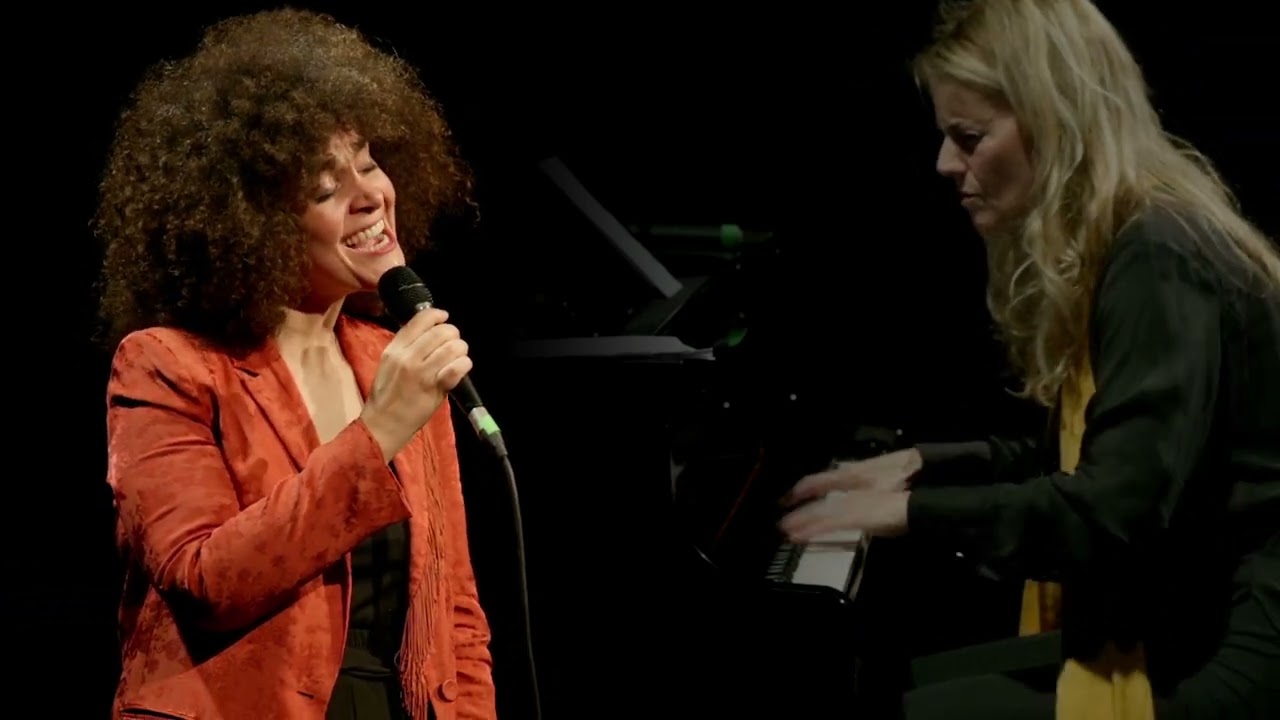 Silent Moon (S. Tallini) Stefania Tallini & Daniela Spalletta