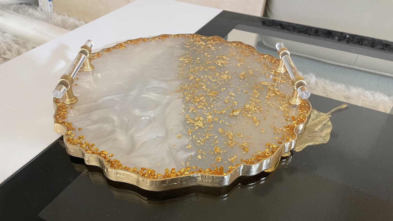 Round white resin tray with golden flakes and golden stones!