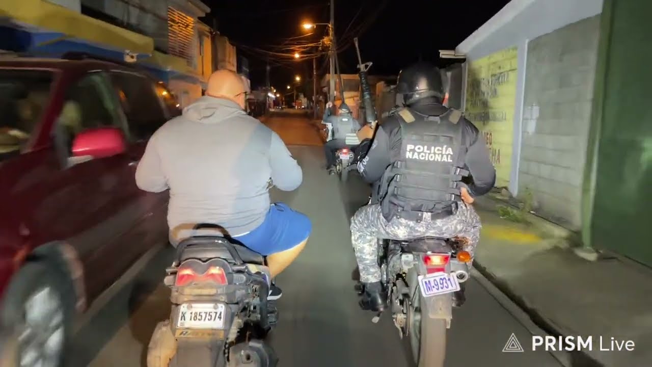 RECORRIDO DE LA POLICIA POR BARRIOS DE SAN FRANCISCO DE MACORIS