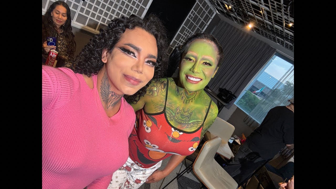 Kary Torres Oficial está en vivo estamos casi listas para el evento de wicked por siempre