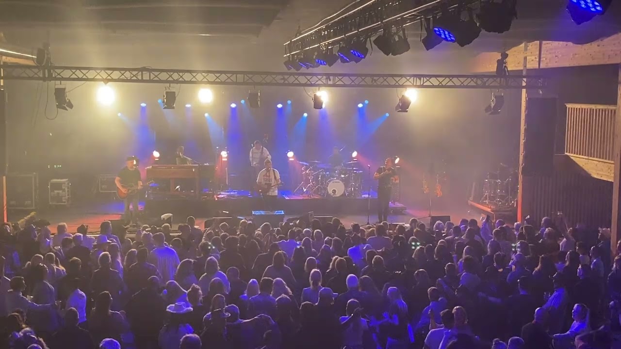 Staut på scena på Lavvotunet Dokka Camping Dansnytt 18.7.24 Country festival Dansnytt Jostein Haug