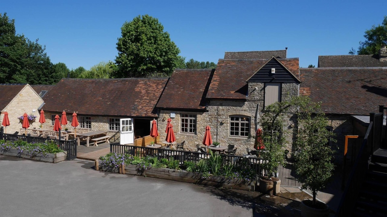 Bear and Ragged Staff, Oxford, United Kingdom | Travel With Kiara