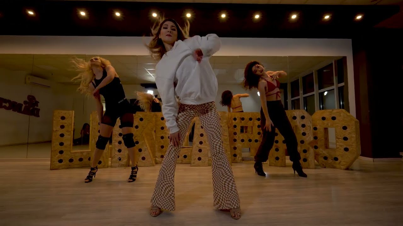 Lights out @ChrisBrownTV @TygaTygaTV  @FatGleesh  | Choreography by Mia S @prodancersstudio