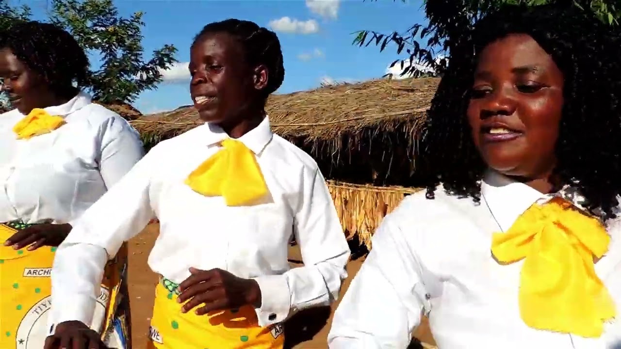 ST MARTIN CHOIR 1 (MKANDA PARISH ) - TIKUTHOKOZANI