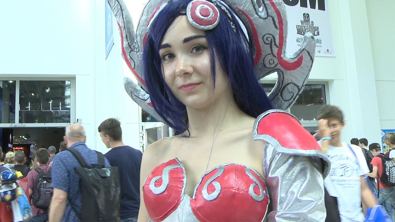 36 Unique Cosplays in 60 Seconds from Gamescom 2014