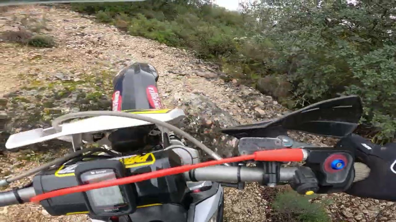 Enduro con ruedines -dia de mucho barro con el terreno vacilón 