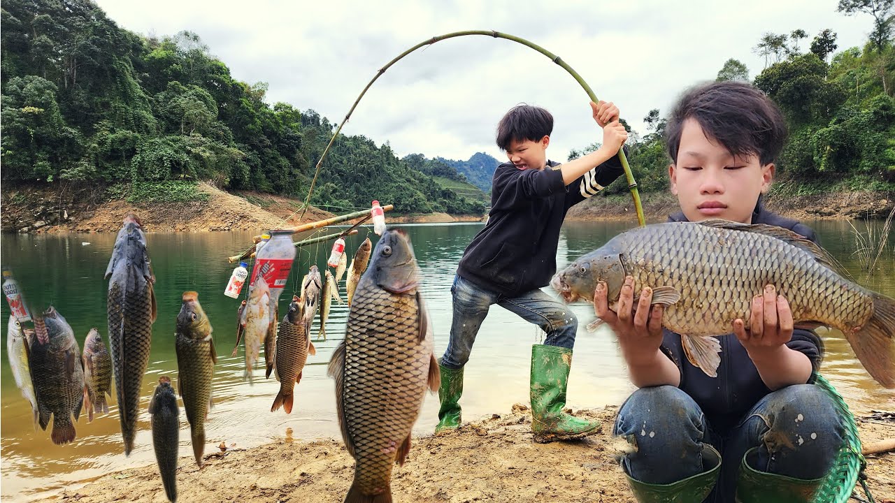Timelapse: Fishing, going into the forest to find food - That's how an orphan boy survives.