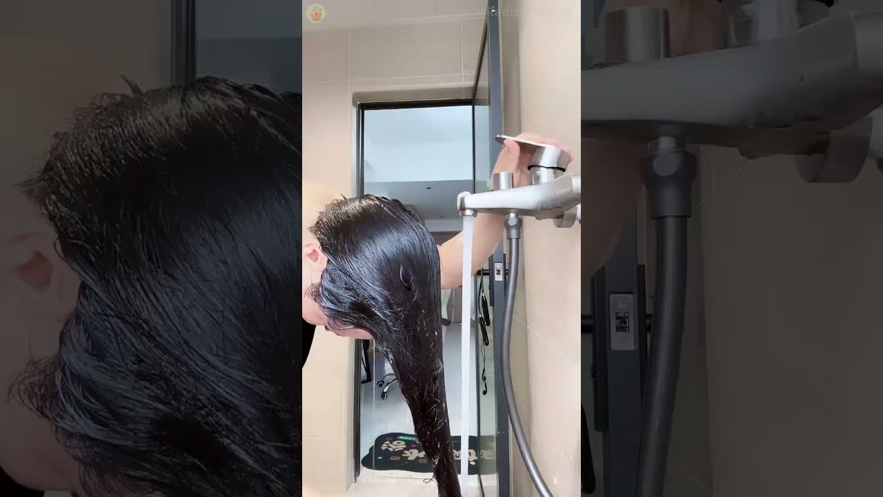 美少妇穿睡衣，俯身在水龙头前洗头 🚰 (美マダム、洗面台で前かがみ洗髪) A Pretty Lady Washes Hair Bending Over the Sink