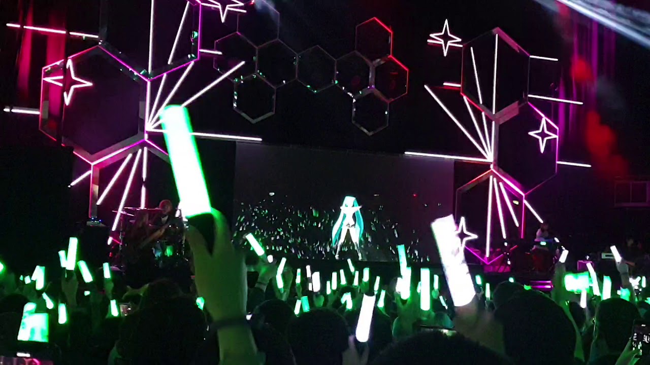 Hatsune Miku - Rolling Girl - Live London 2020