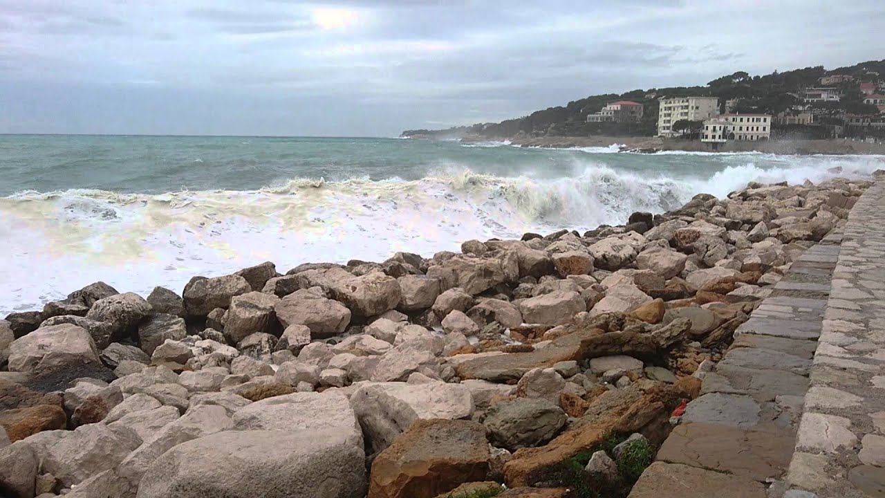 Lundi 11 janvier 2016. Cassis. Alerte Orange 