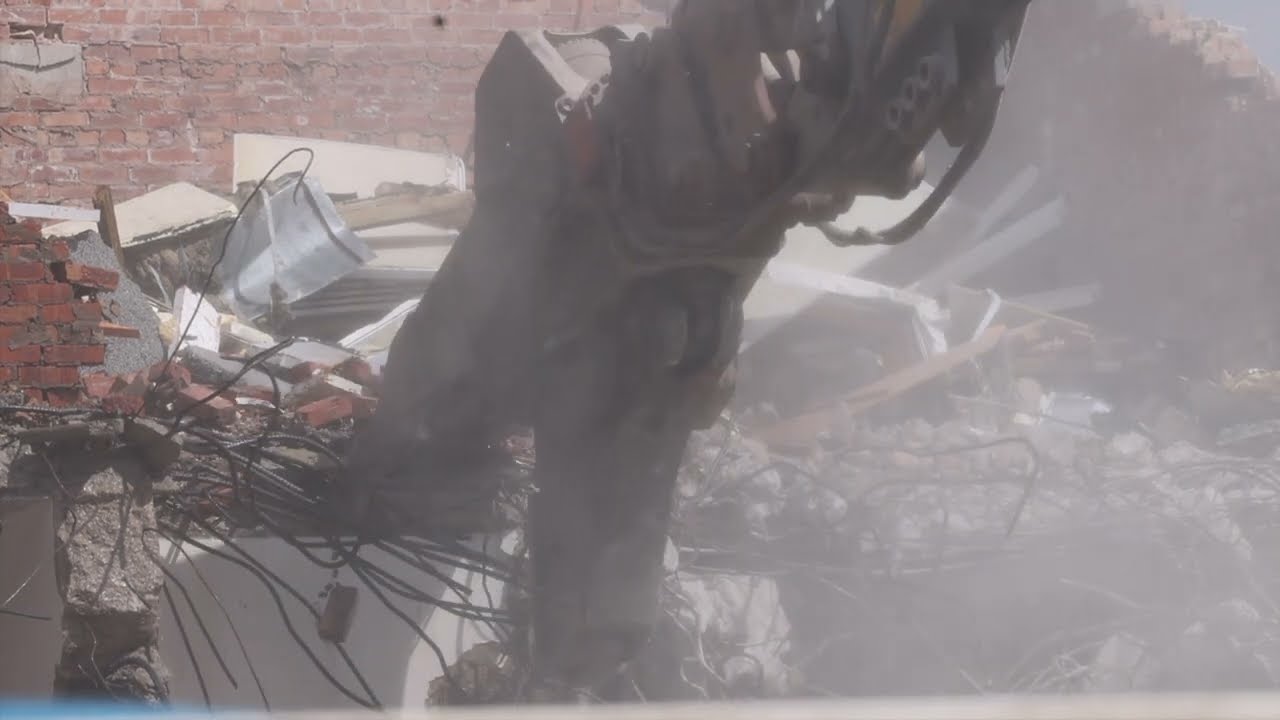 🚧 Demolition in Blackpool Courts & Police Station: CONCRETE CRUSHER CLOSE UPS! 🚜🧱 | 19th May 2025