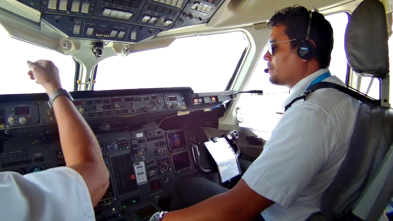 Landing at Cochabamba RWY32 Avro RJ85