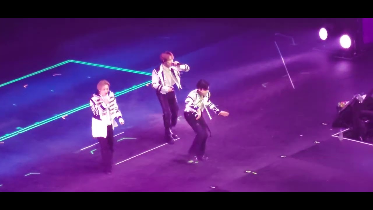 141225 TDS4 in KL NCT DREAM -  Renjun's solo stage & Moonlight (Kor ver)