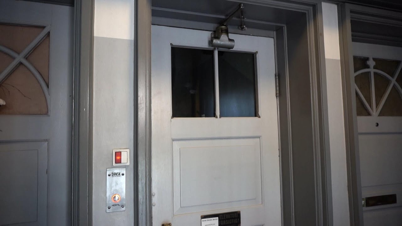 1929 Thomas B. Thrige traction elevator (mod by DES) @ Dalgas Boulevard 57, Frederiksberg, Denmark