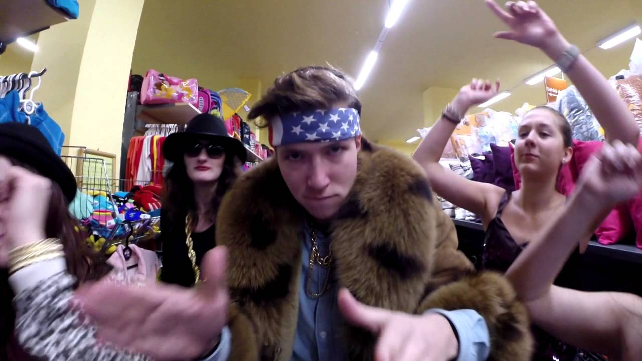 Oktáva B / Gymnázium J.Vrchlického - THRIFT SHOP REMAKE.