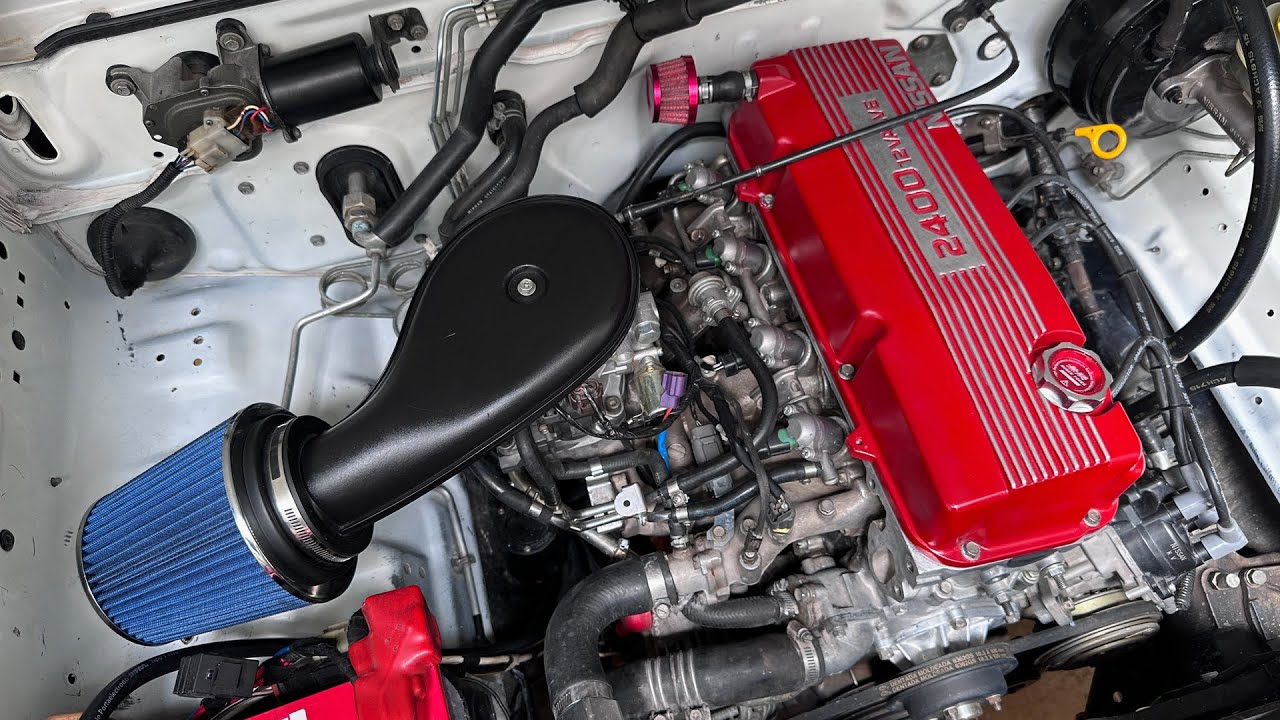 Nuevo porta filtro de aire y filtro de alto flujo instalado en motor nissan D21