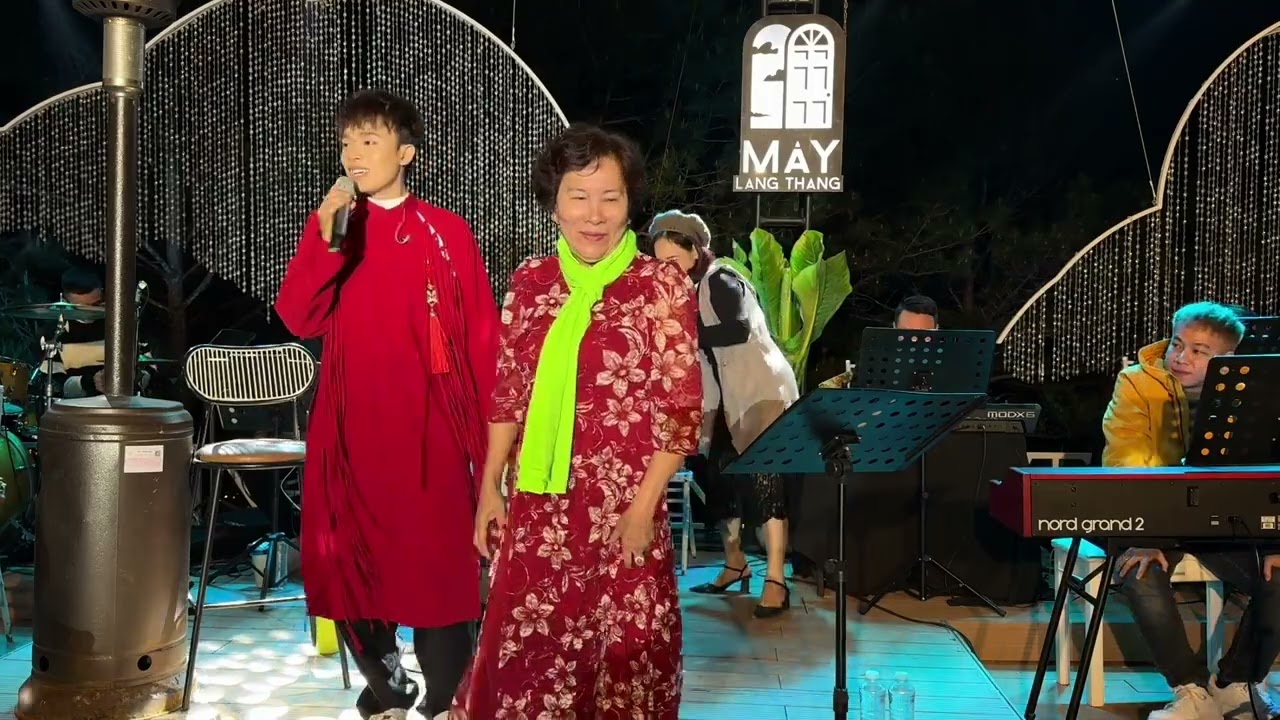 Hồ Văn Cường hát chay ngẫu hứng tặng khán giả show Mùng 3 Đà Lạt