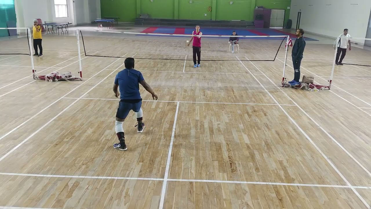 Pramod(Red) V/s Devendra(Blue) - Left handed players Winner : Devendra #Damoh # badminton #singles
