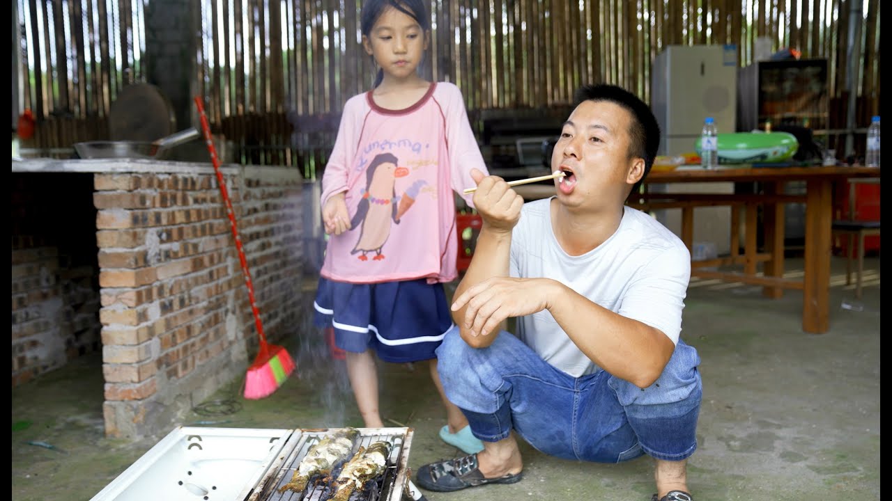 华农兄弟：钓点鲈鱼来烤，味道还可以