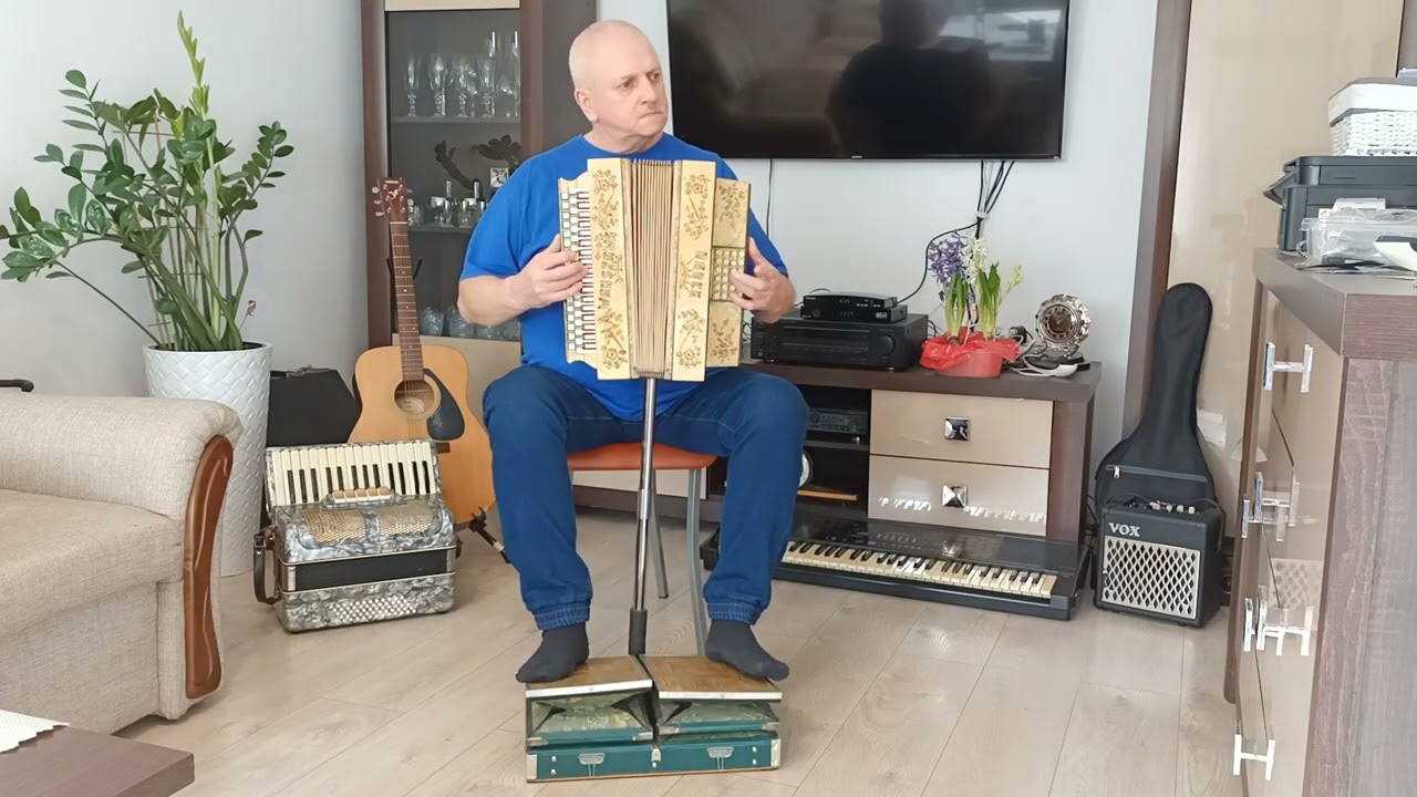 JARRZĘBINA CZERWONA - URALSKA JARZĘBINA - WALC ( HARMONIA PEDAŁOWA )