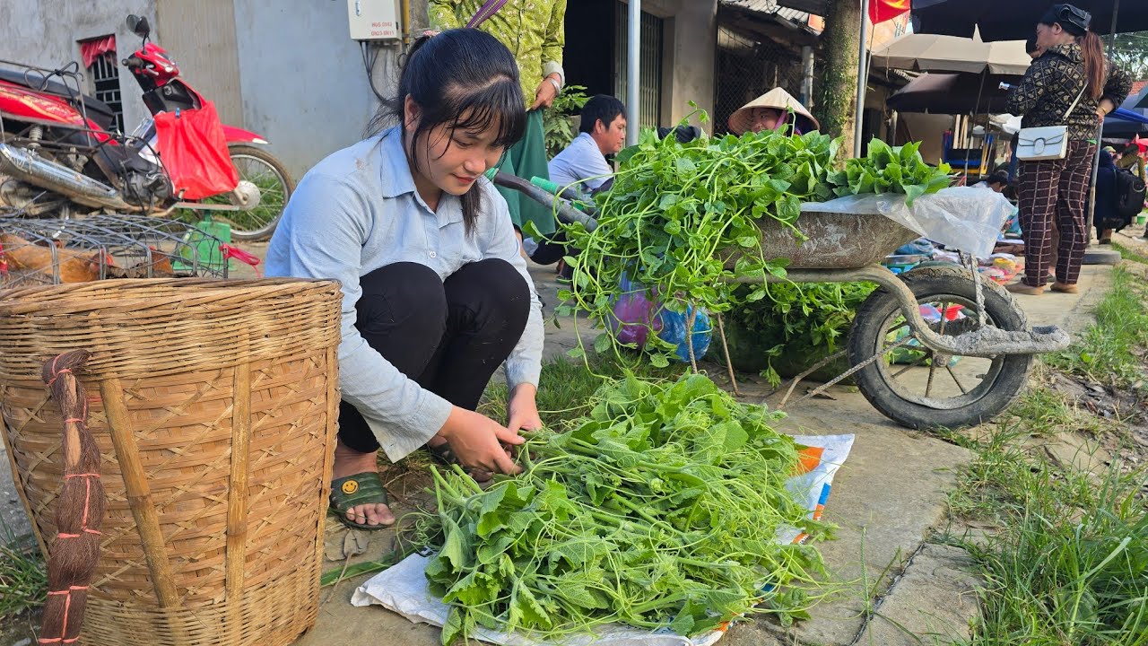 Harvesting Veggies & Selling Out at the Busy Market! | Tiểu Liễu-17 year old