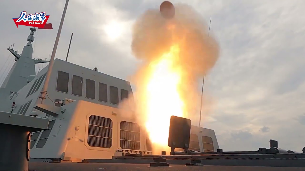 Destructor chino CNS Nanchang DDG-101, Tipo 055 durante un entrenamiento en el mar