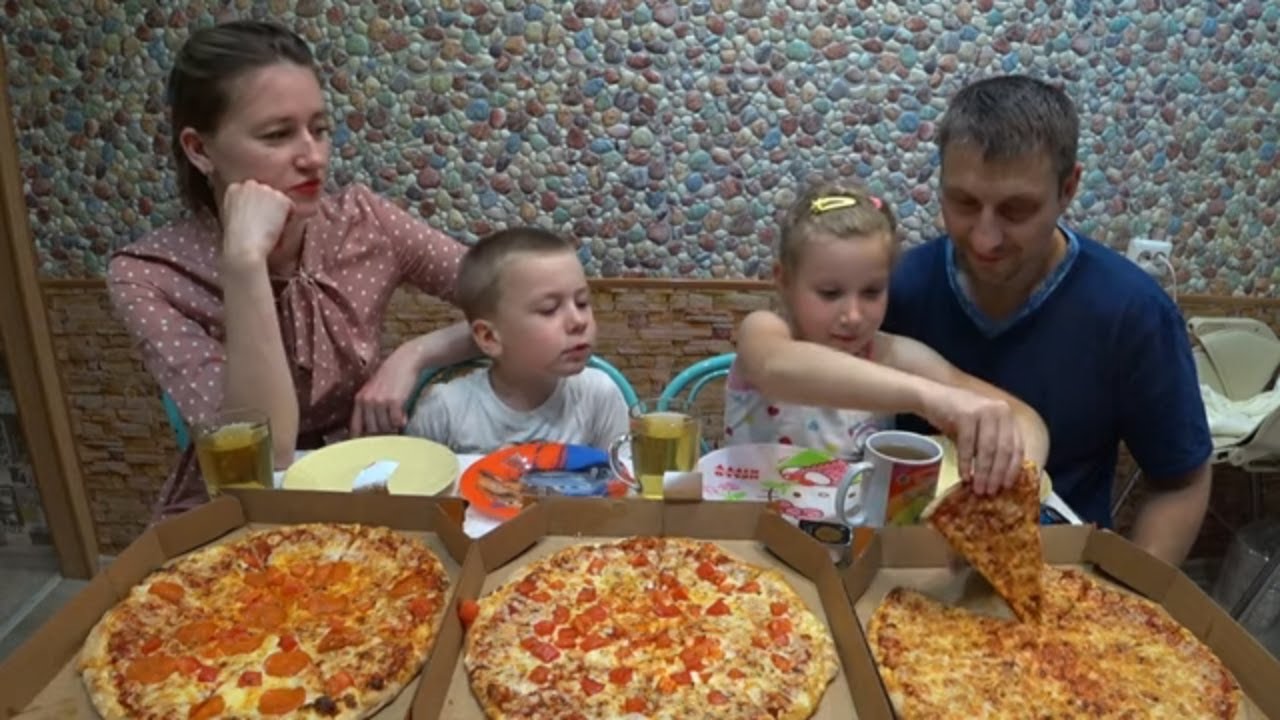 МУКБАНГ ТРИ ПИЦЦЫ ДЛЯ ВСЕЙ СЕМЬИ | MUKBANG THREE PIZZAS FOR THE WHOLE FAMILY #mukbang #мукбанг