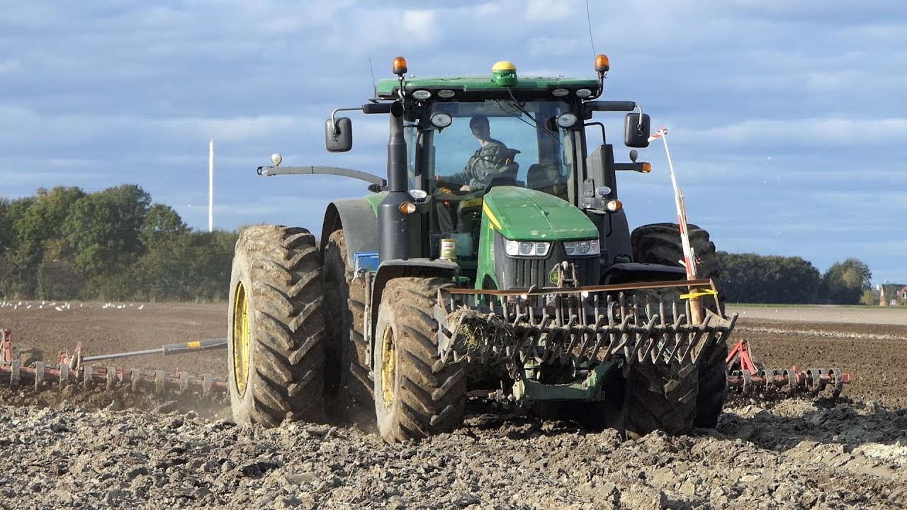 John Deere 7310R working hard preparing seedbed w/ Väderstad NZ-Aggressive 1000 | DK Agri