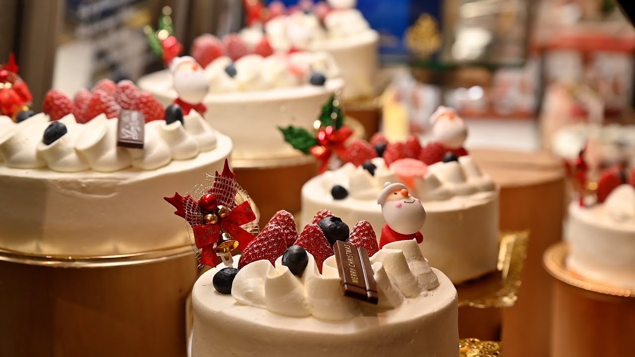 クリスマスのケーキ屋さんの厨房2023
