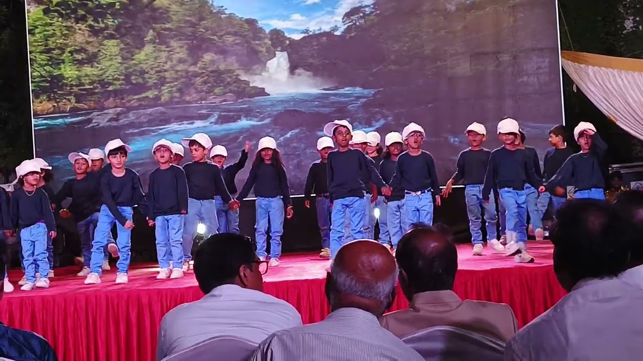 பவனிகாமகிழினியின் குழு நடனம் ❤️