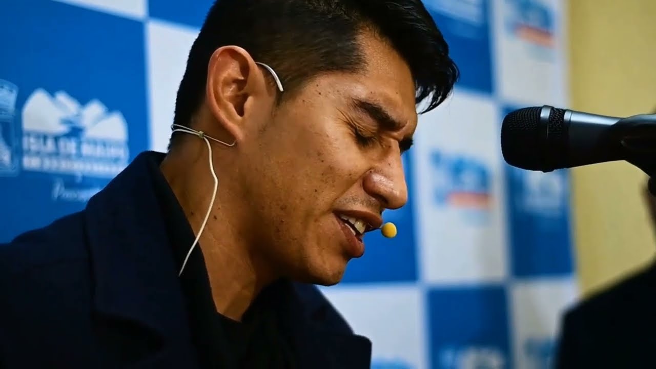 Roberto Lobos EMOCIONA con PARTICULAR COVER | The Voice Chile