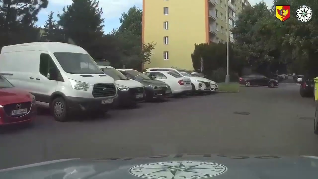 PRONÁSLEDOVÁNÍ UJÍŽDĚJÍCÍHO KRADENÉHO VOZU V PRAZE