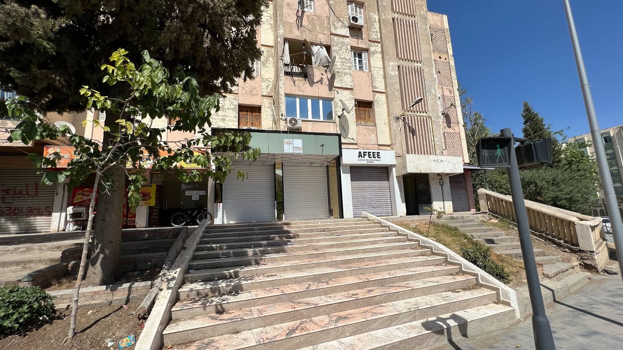 للبيع محل تجاري في سطيف  . مع الطريق 1014 مسكن . شاهدوا الفيديو لا تبخلوا بلائك .خير مزارة.