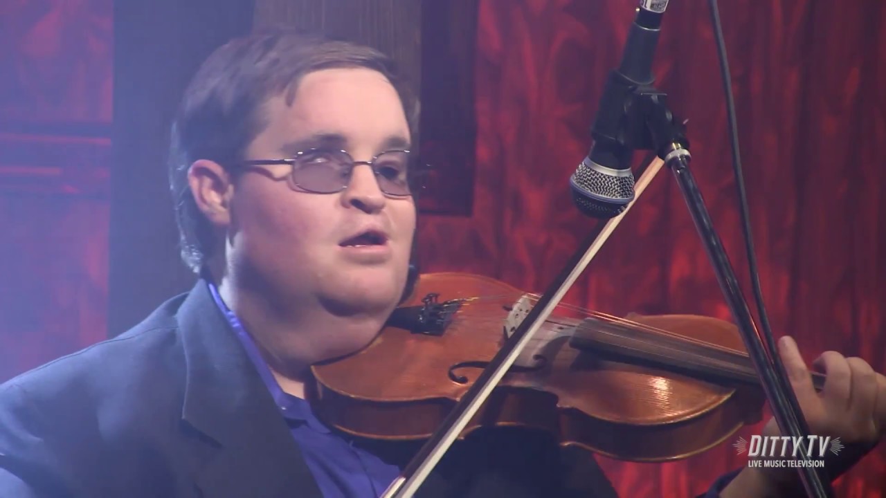 Michael Cleveland & Flamekeeper perform 